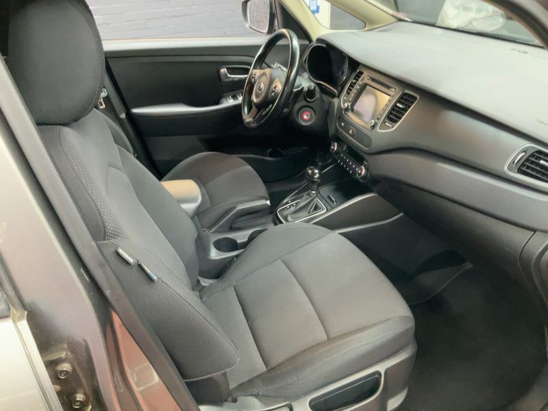 Kia Carens 1.7 CRDi Vision 2015 – снимка 17