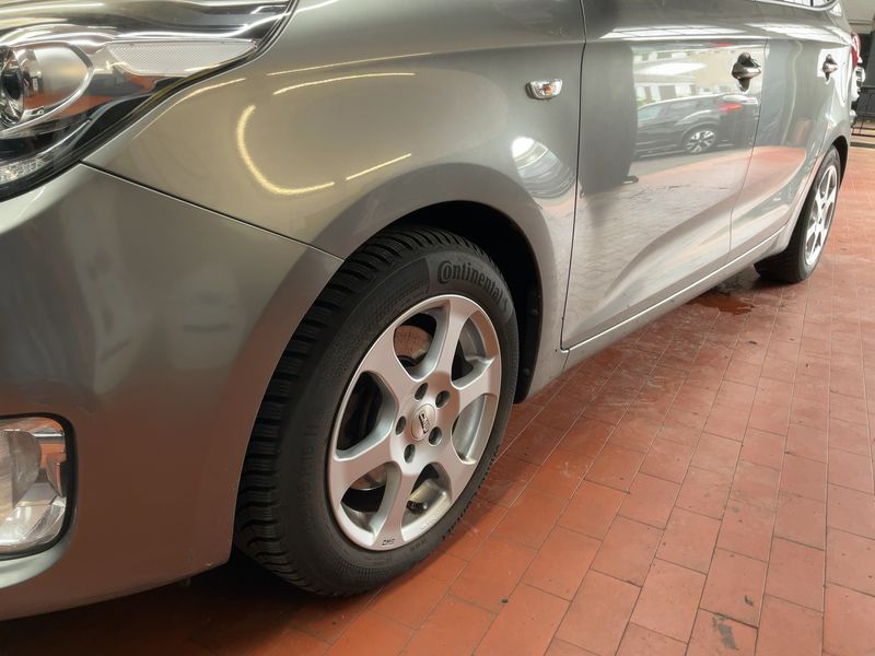 Kia Carens 1.7 CRDi Vision 2015 – снимка 2