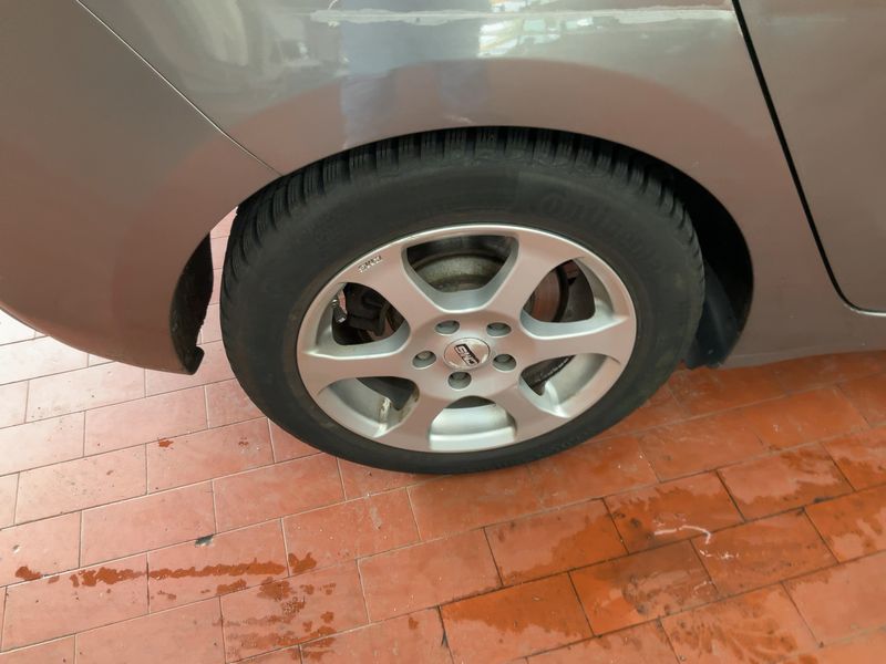 Kia Carens 1.7 CRDi Vision 2015 – снимка 9