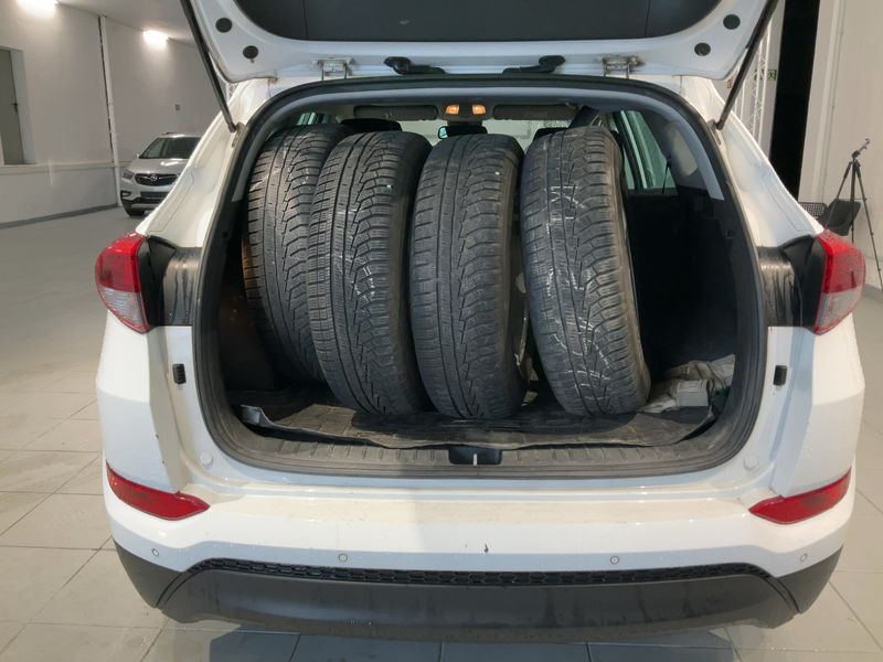 Hyundai Tucson 1.7 CRDi Intro Edition blue 2WD 2016 – снимка 16