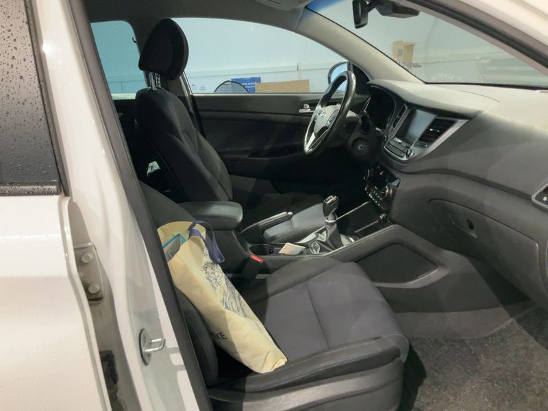 Hyundai Tucson 1.7 CRDi Intro Edition blue 2WD 2016 – снимка 17
