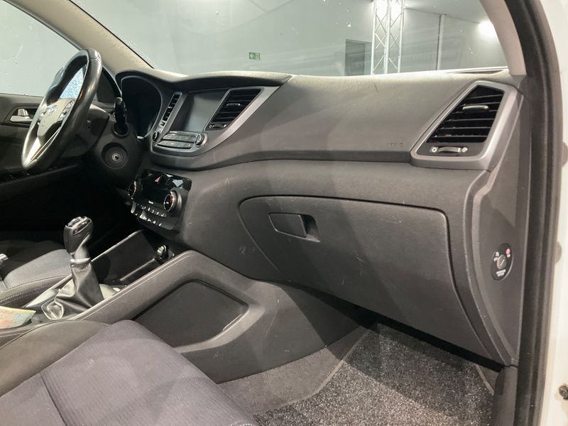 Hyundai Tucson 1.7 CRDi Intro Edition blue 2WD 2016 – снимка 27