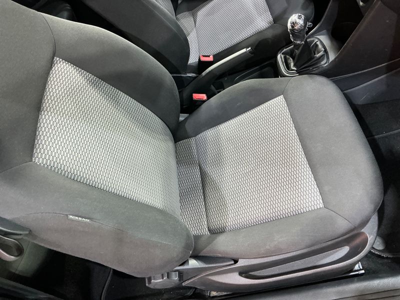Volkswagen Polo 1.2 Polo Cool 2013 – снимка 30