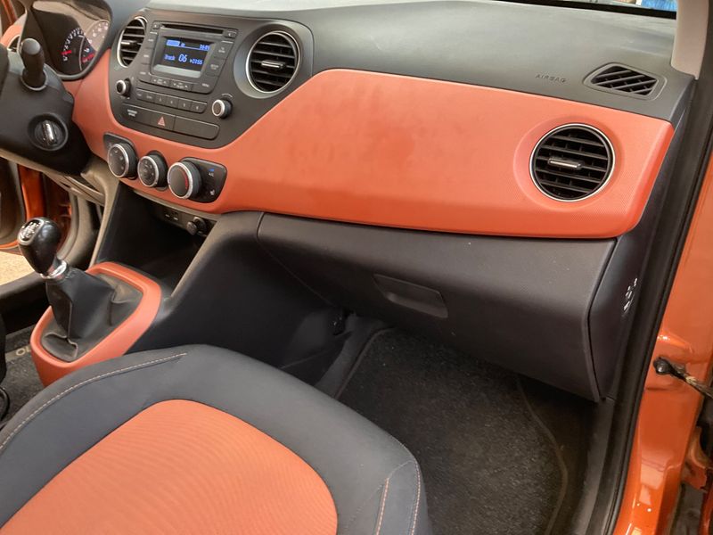Hyundai i10 1.0 Intro Edition 2014 – снимка 25