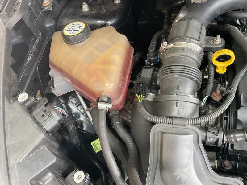 Ford B-Max 1.0 EcoBoost Individual 2013 – снимка на щета