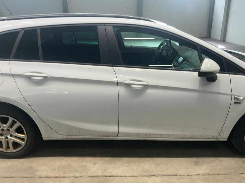Opel Astra 1.6 CDTI 120 Jahre Start/Stop 2019 – снимка 10