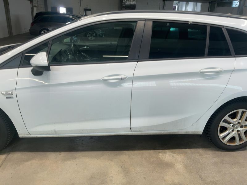 Opel Astra 1.6 CDTI 120 Jahre Start/Stop 2019 – снимка 4