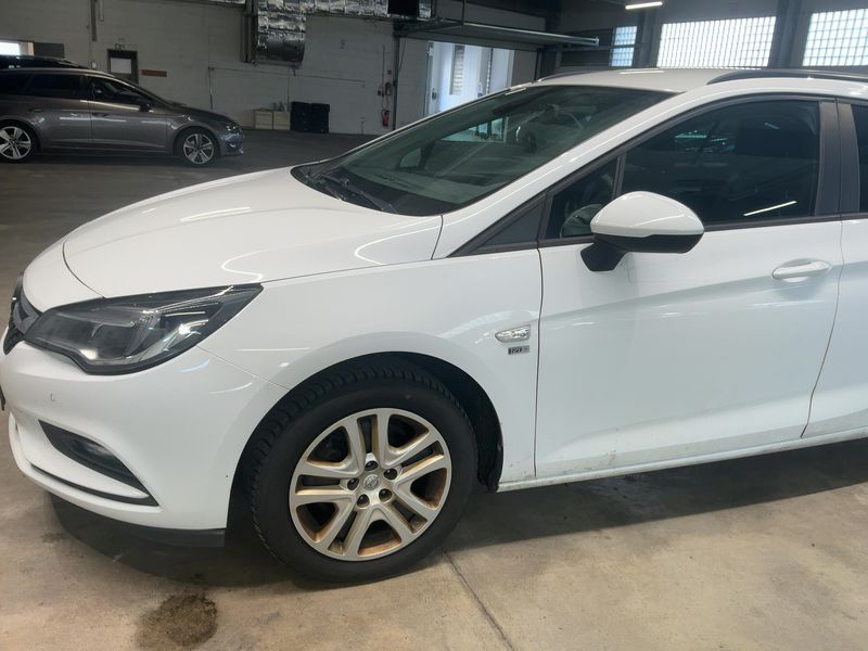 Opel Astra 1.6 CDTI 120 Jahre Start/Stop 2019 – снимка 2