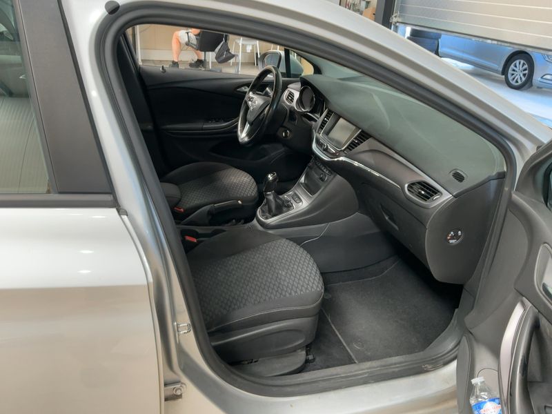 Opel Astra 1.4 SIDI Turbo Edition Start/Stop 2016 – снимка 16