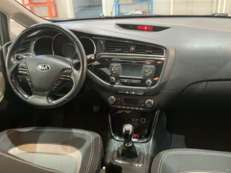 Kia cee'd 1.6 GDI SW Cool 2017 – снимка 17