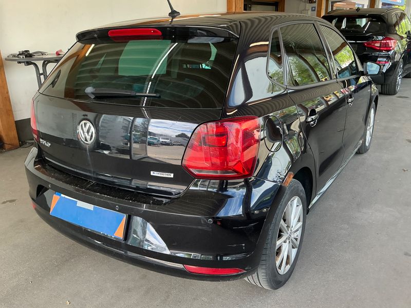 Volkswagen Polo 1.0 Lounge BlueMotion Tech 2015 – снимка 2