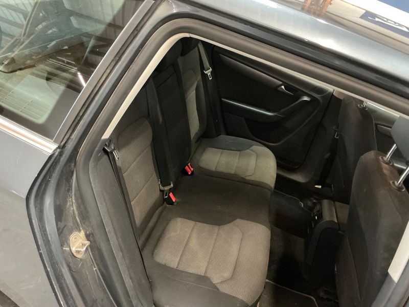 Volkswagen Passat 1.6 TDI Comfortline BlueMotion Tech 2012 – снимка 25