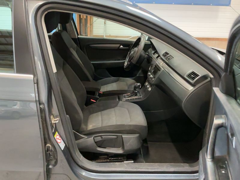 Volkswagen Passat 1.6 TDI Comfortline BlueMotion Tech 2012 – снимка 16