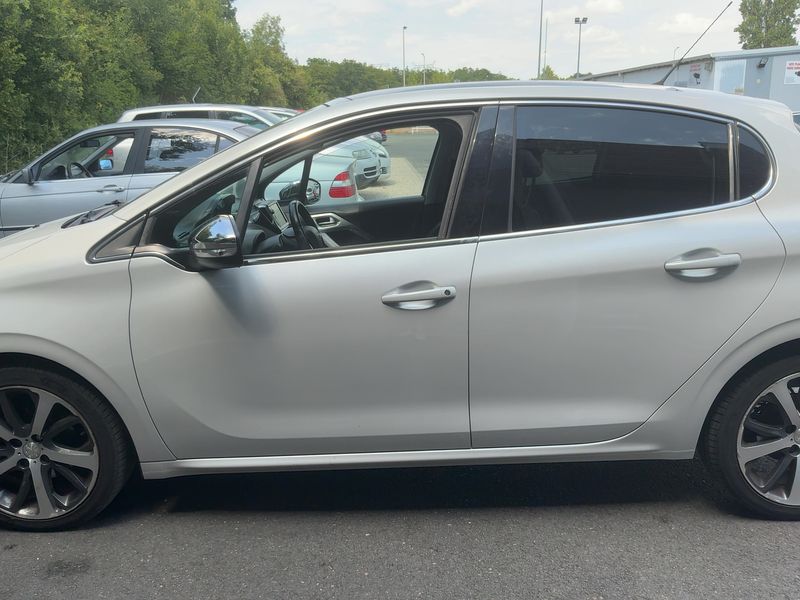 Peugeot 208 1.2 e-THP Féline 2017 – снимка 4