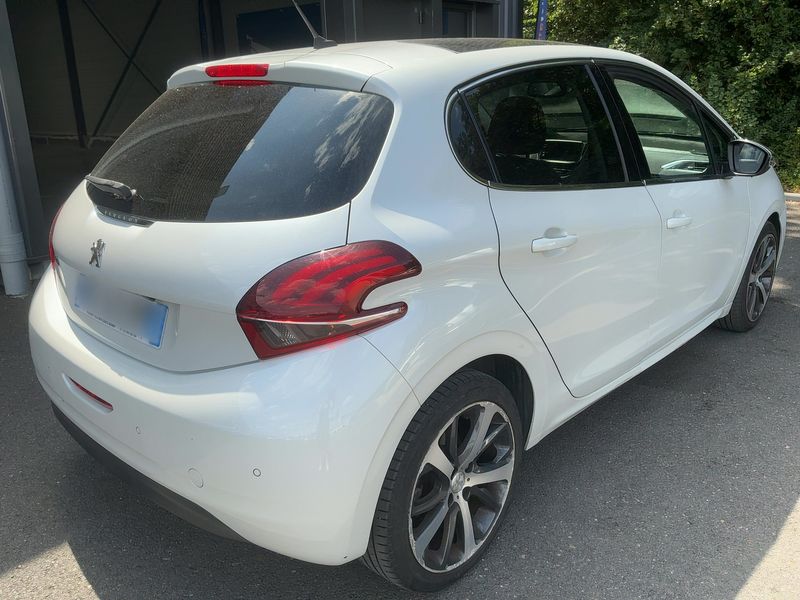 Peugeot 208 1.2 e-THP Féline 2017 – снимка 8