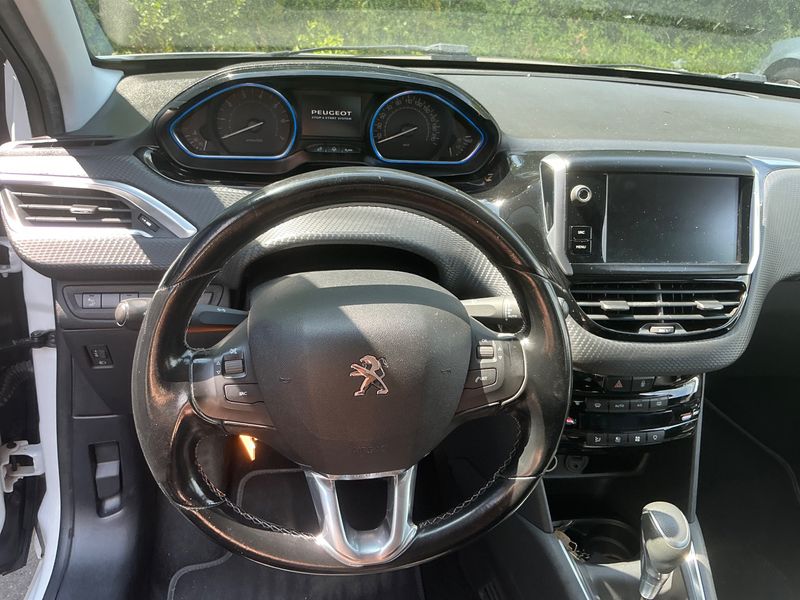 Peugeot 208 1.2 e-THP Féline 2017 – снимка 26