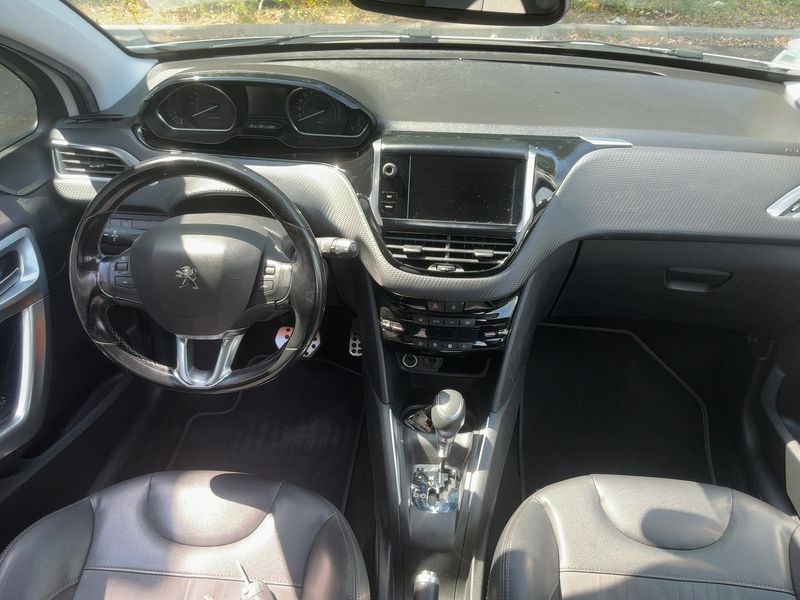 Peugeot 208 1.2 e-THP Féline 2017 – снимка 17