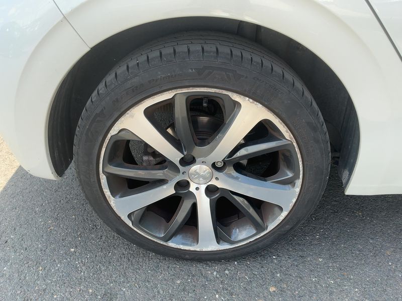 Peugeot 208 1.2 e-THP Féline 2017 – снимка 9