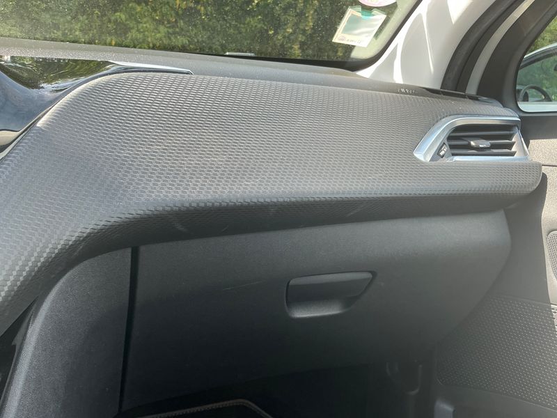 Peugeot 208 1.2 e-THP Féline 2017 – снимка 23