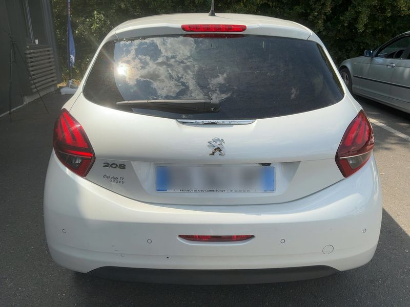 Peugeot 208 1.2 e-THP Féline 2017 – снимка 7