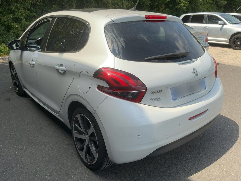 Peugeot 208 1.2 e-THP Féline 2017 – снимка 6
