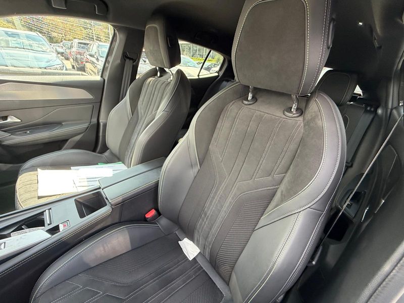 Peugeot 408 1.6 Hybrid GT 2024 – снимка 10