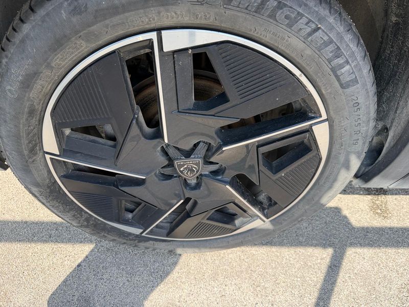 Peugeot 408 1.6 Hybrid GT 2024 – снимка 17