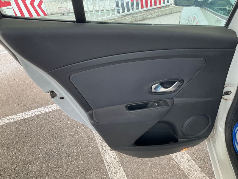 Renault Megane 1.4 TCe Dynamique 2009 – снимка 28