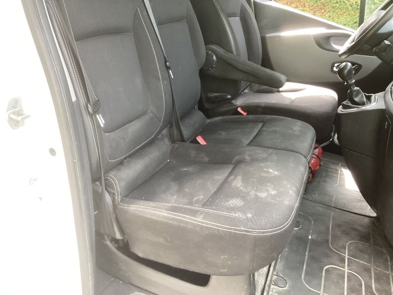 Renault Trafic 1.6 dCi L2H1 2,9t Komfort 2018 – снимка 35