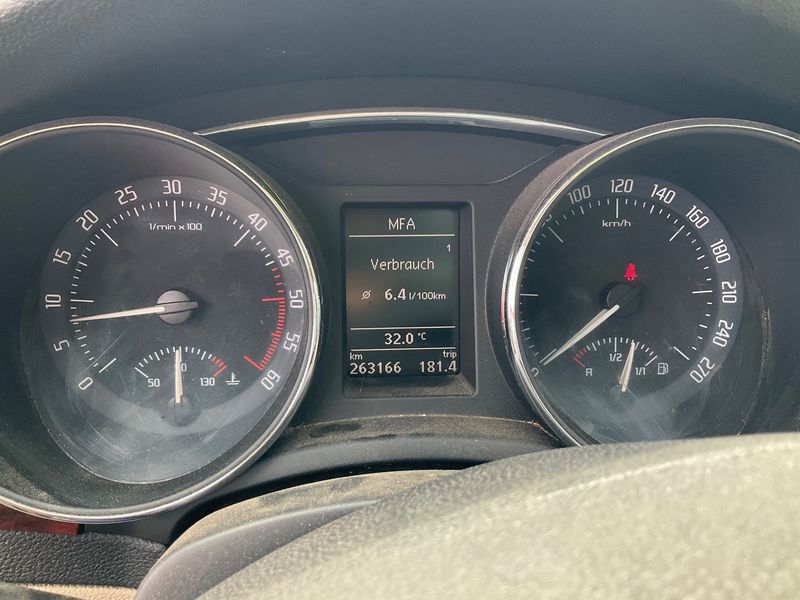 Skoda Superb 2.0 TDI Elegance 4x4 2011 – снимка 18