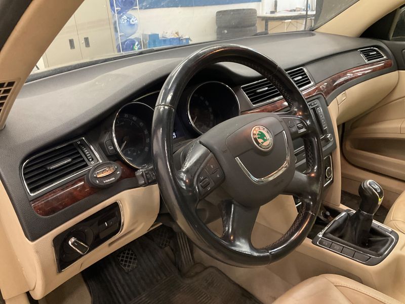 Skoda Superb 2.0 TDI Elegance 4x4 2011 – снимка 29