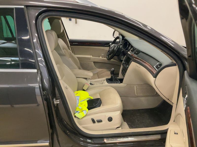 Skoda Superb 2.0 TDI Elegance 4x4 2011 – снимка 16