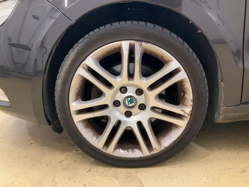 Skoda Superb 2.0 TDI Elegance 4x4 2011 – снимка 3
