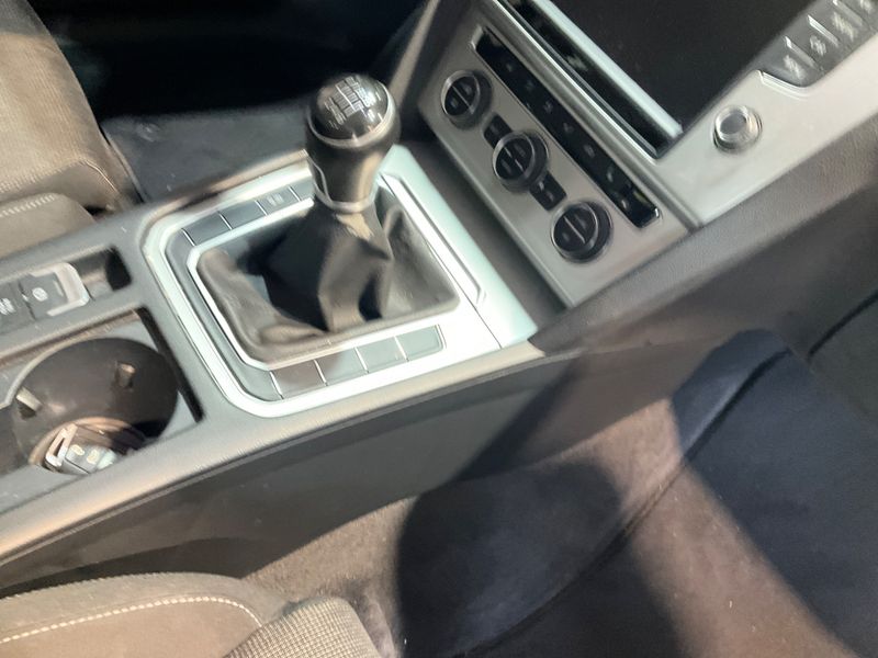 Volkswagen Passat 2.0 TDI Comfortline BlueMotion Tech 2015 – снимка 29