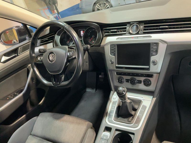 Volkswagen Passat 2.0 TDI Comfortline BlueMotion Tech 2015 – снимка 17