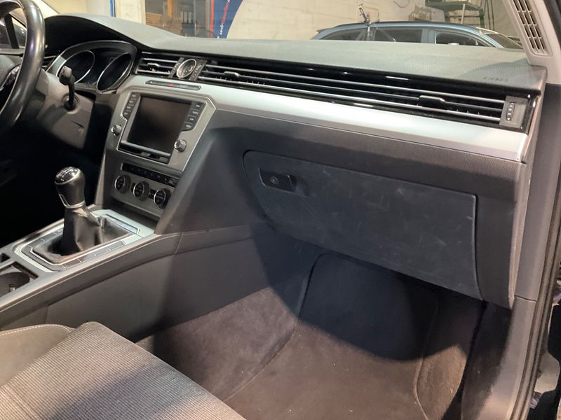 Volkswagen Passat 2.0 TDI Comfortline BlueMotion Tech 2015 – снимка 30