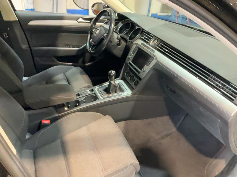 Volkswagen Passat 2.0 TDI Comfortline BlueMotion Tech 2015 – снимка 16