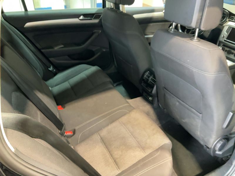 Volkswagen Passat 2.0 TDI Comfortline BlueMotion Tech 2015 – снимка 19