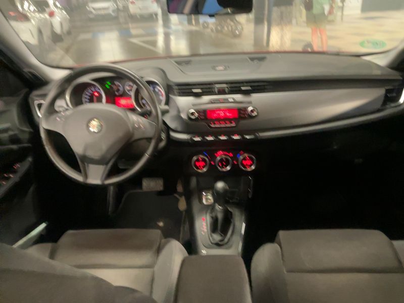 Alfa Romeo Giulietta 1.4 Turbo Distinctive 2012 – снимка 17