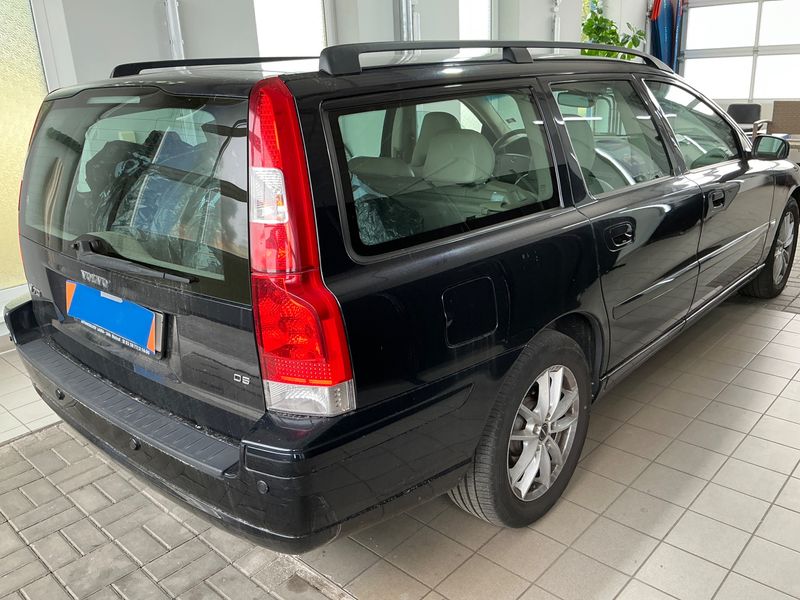 Volvo V70 2.4 D5 Momentum 2006 – снимка 2