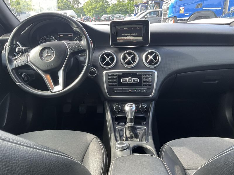 Mercedes-Benz A-Klasse A 180 BlueEfficiency Style 2015 – снимка 17