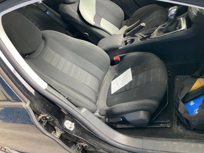 Peugeot 308 1.6 Blue-HDi Active 2016 – снимка 27