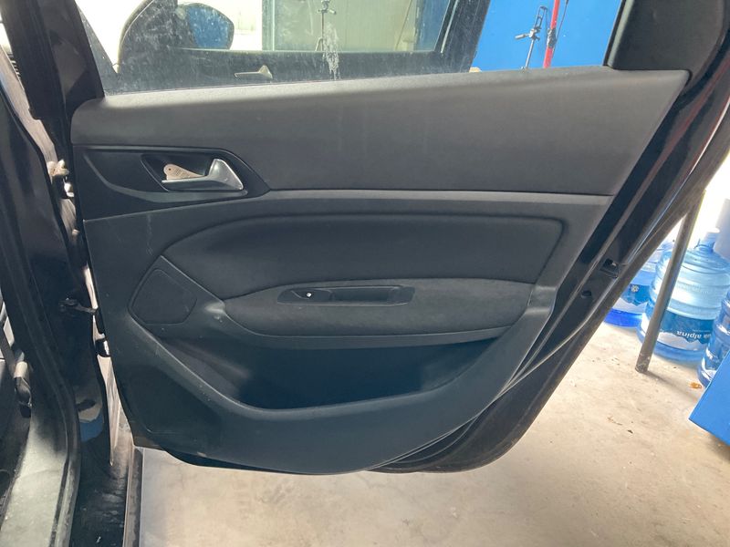 Peugeot 308 1.6 Blue-HDi Active 2016 – снимка 24