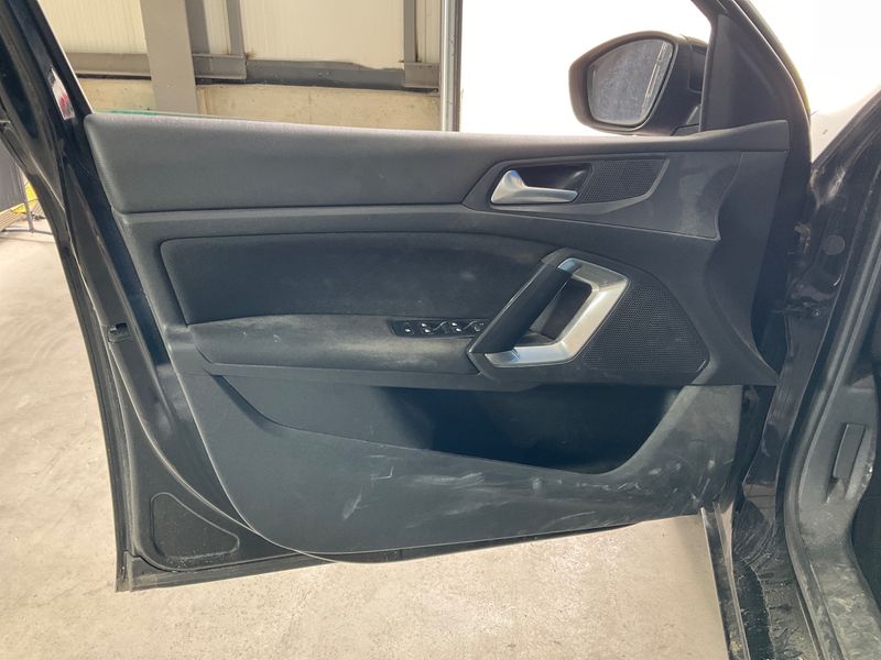 Peugeot 308 1.6 Blue-HDi Active 2016 – снимка 30