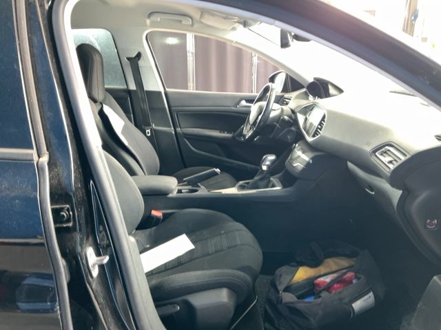Peugeot 308 1.6 Blue-HDi Active 2016 – снимка 16