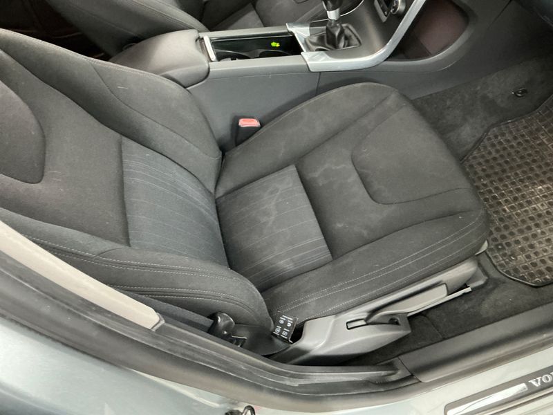Volvo V60 1.6 D Kinetic 2013 – снимка 28