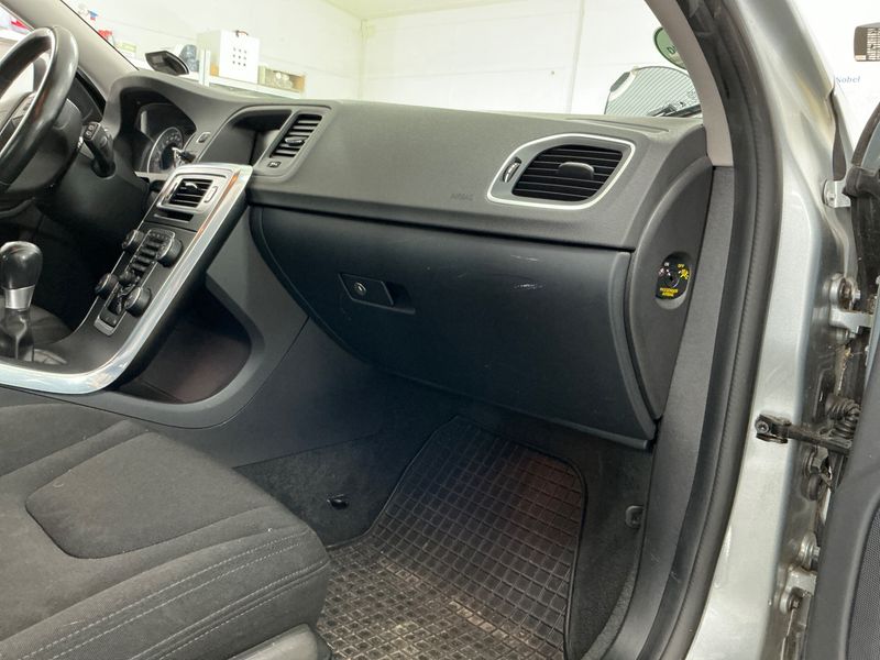 Volvo V60 1.6 D Kinetic 2013 – снимка 24