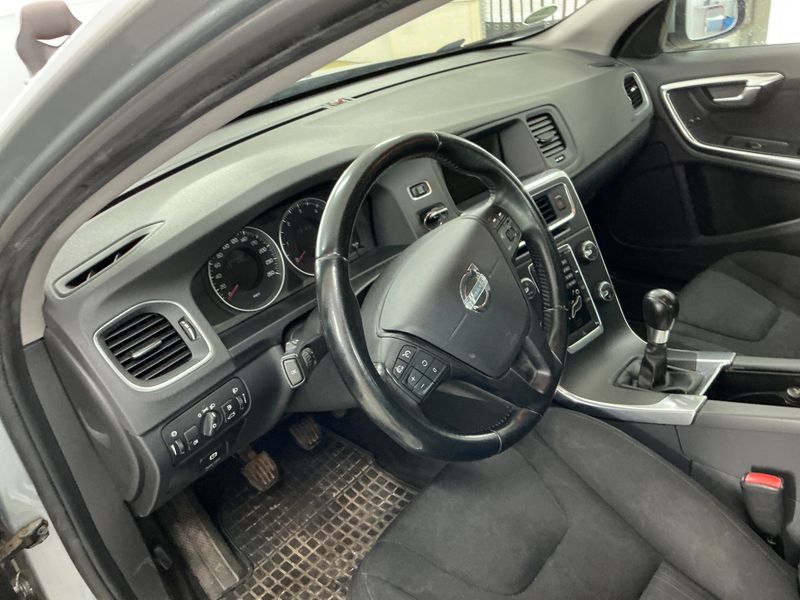 Volvo V60 1.6 D Kinetic 2013 – снимка 26