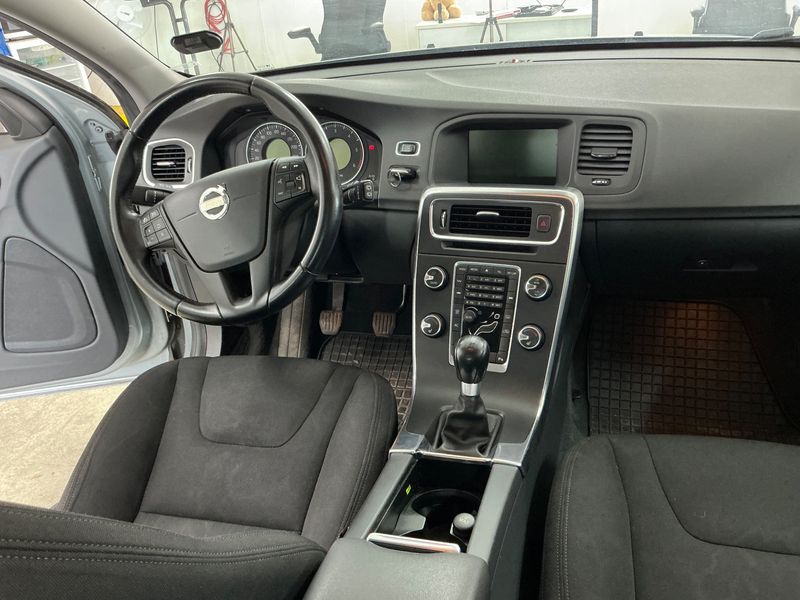Volvo V60 1.6 D Kinetic 2013 – снимка 18