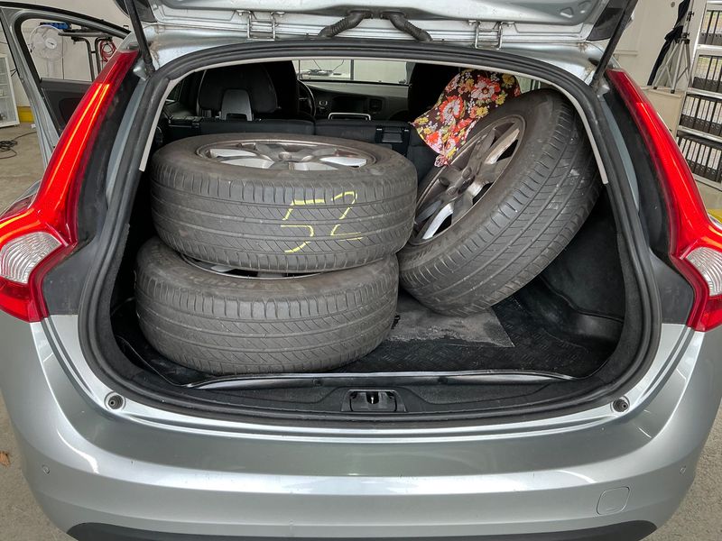 Volvo V60 1.6 D Kinetic 2013 – снимка 16